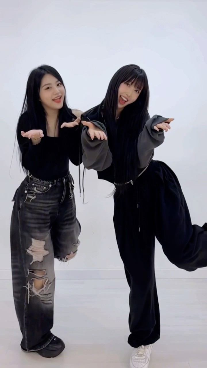 (; ・`д・´) ωҺa ƭ? ??? (◠⤙◠)#MIMIIROSE #미미로즈 #ミミローズ #YEONJAE #연재 #ヨンジェ#YERIN #예린 #イェリン